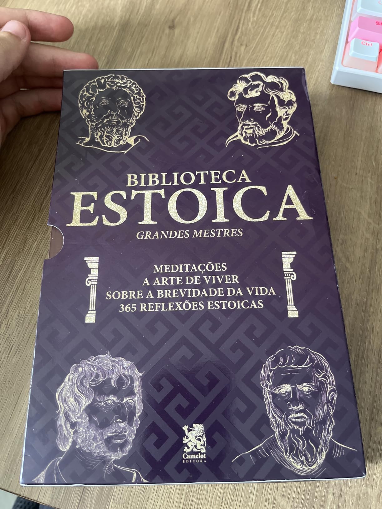 Foto enviada por Camila Souza — Box Biblioteca Estoica