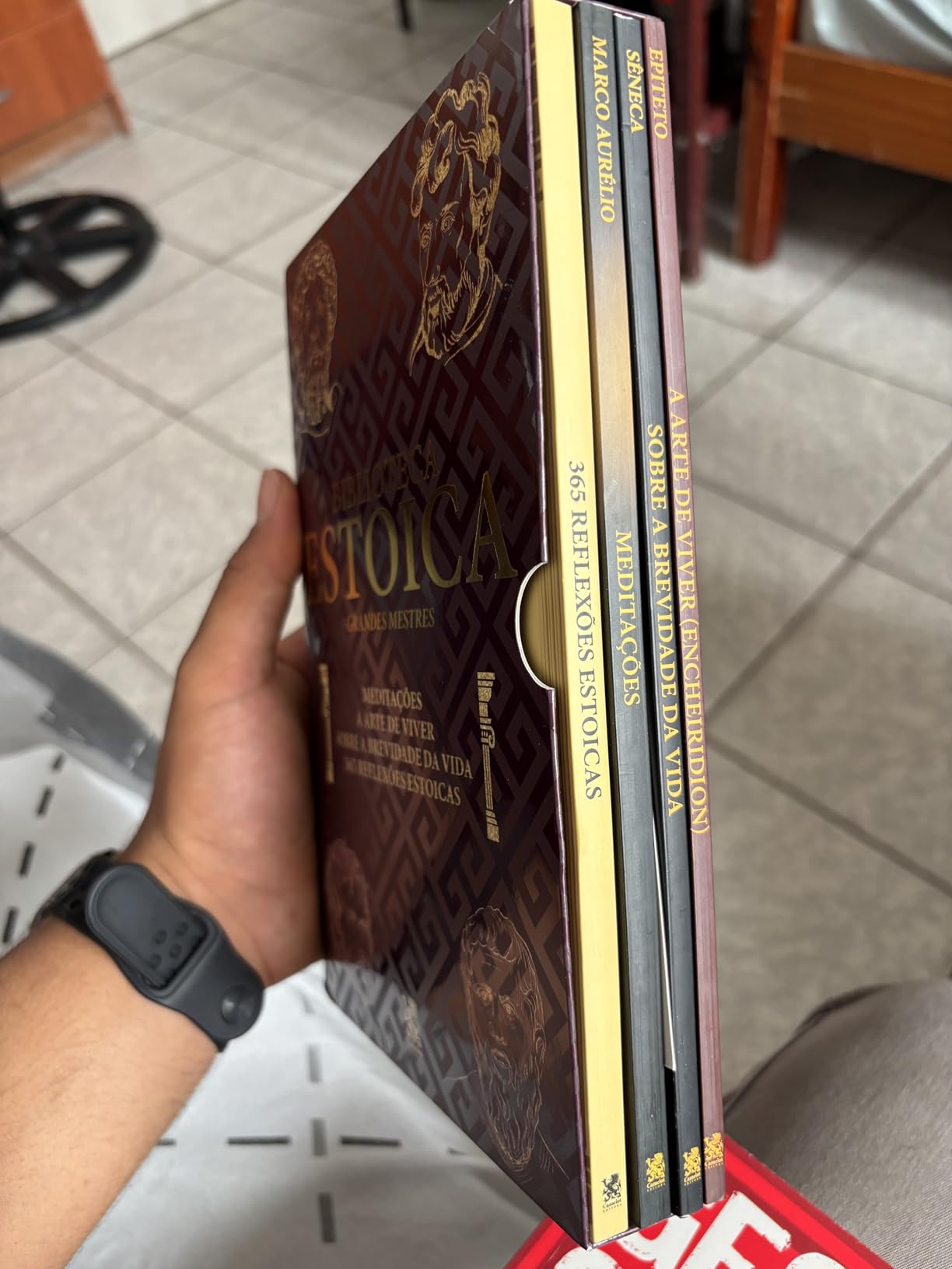 Foto enviada por Juliana Ferreira — Box Biblioteca Estoica